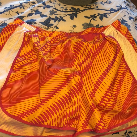 Athletic shorts - Picture 2 of 2